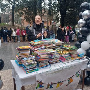 Giornata dei calzini spaiati: gli studenti concludono il progetto di book crossing 