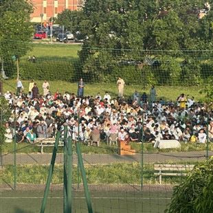 Preghiera all’alba al Parco Amico: Forza Italia attacca, “Nessun rispetto per la collettività”