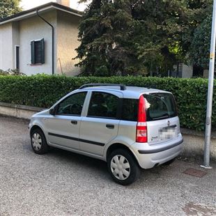 Controllo di vicinato e polizia locale individuano un’auto rubata, restituita alla proprietaria