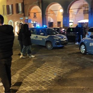 Mega rissa in piazzale Roverella