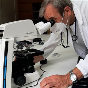 Per i 25 anni di attività l’Ottica Prisma dona un microscopio ottico all’Ospedale di Sassuolo 