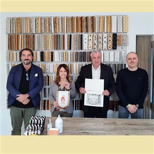 La corniceria “Il Girasole” si trasferisce e riceve la visita di sindaco e assessore