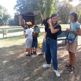 Una nuova casetta per i libri al parco Albero d'Oro
