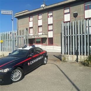 Scappa dai carabinieri, fermato dopo un inseguimento e arrestato per resistenza a pubblico ufficiale
