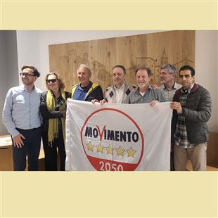 Il Movimento 5 Stelle si presenta al fianco del candidato dem Matteo Mesini