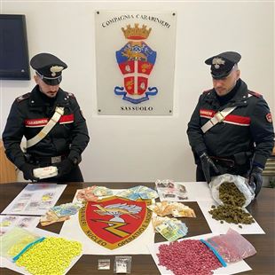 Oltre due 2 chili di sostanze stupefacenti in casa: arrestati due uomini