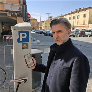 Via all’iter d’introduzione del pagamento con app per i parcheggi