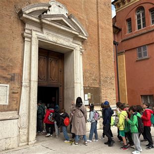 I bambini della Spallanzani in pellegrinaggio a Reggio Emilia