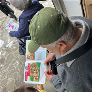 I bambini delle S.Agostino regalano sorrisi ai nonni della casa famiglia S.Giorgio