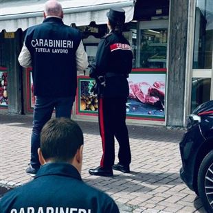 Controlli in attività commerciali del centro: chiuso un esercizio alimentare