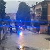 Bomba d'acqua a Pontenuovo, pompieri in azione alle Carducci